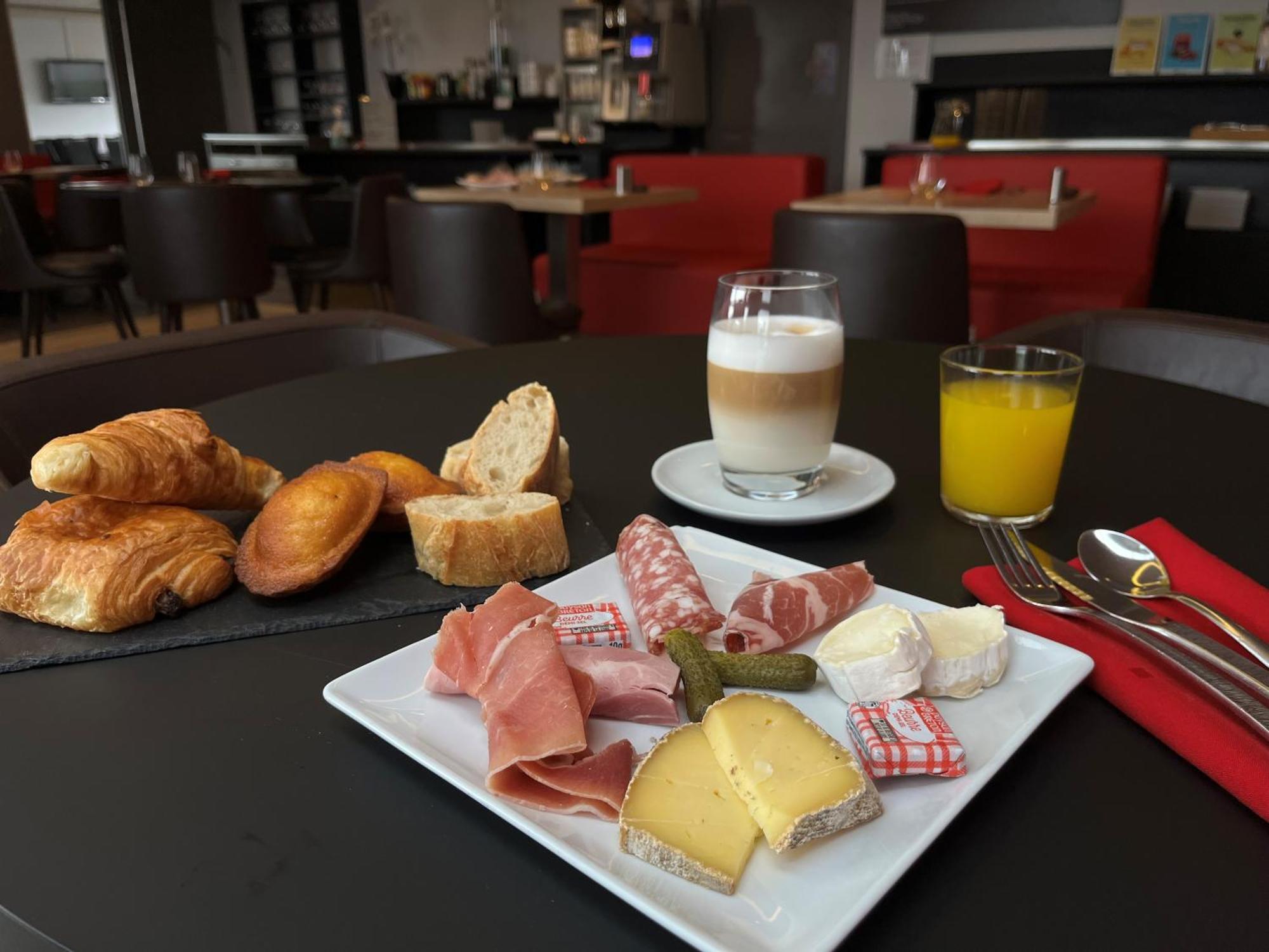 Brit Hotel Quimper Nord Эрг-Габерик Экстерьер фото